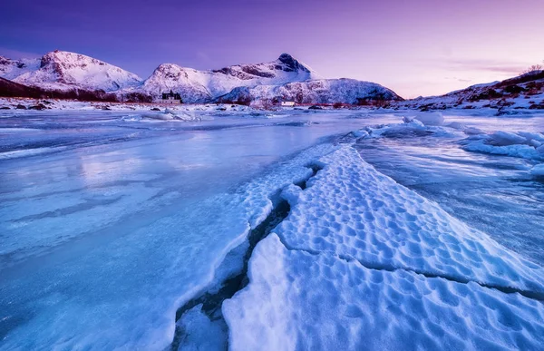 Montanha Cume Reflexão Superfície Lago Paisagem Natural Nas Ilhas Lofoten — Fotografia de Stock