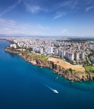 Antalya, Türkiye, hava görünümünü. Mavi deniz hava bir arka plan olarak. Doğal deniz manzarası, yaz saati. Drone manzara