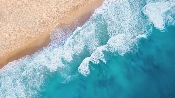 Stranden Och Vågorna Uppifrån Turkos Vatten Bakgrund Från Ovanifrån Sommarlandskap — Stockfoto