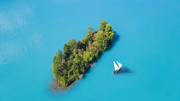 Jacht Eiland Het Water Van Boven Bekijken Achtergrond Van Turquoise — Stockfoto