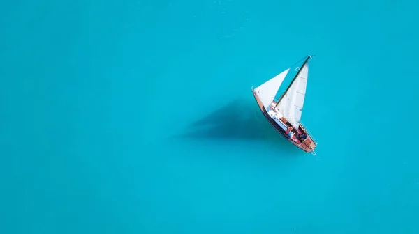 Kapal Pesiar Permukaan Air Dari Pandangan Atas Latar Belakang Air — Stok Foto
