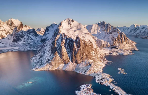 Vista Aérea Las Islas Lofoten Noruega Montañas Mar Atardecer Paisaje — Foto de Stock