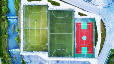 Tenis kortunda havadan görünümü. Spor kompozisyon--dan soluduğumuz hava. Kavram ve spor ve fitness dron fikrine