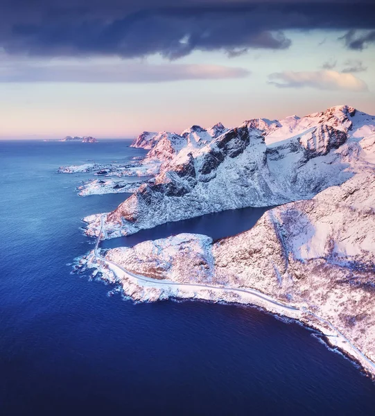 Vista Aérea Las Islas Lofoten Noruega Montañas Mar Atardecer Paisaje —  Fotos de Stock