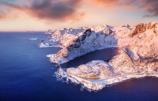 Vista Aérea Nas Ilhas Lofoten Noruega Montanhas Mar Durante Pôr — Fotografia de Stock