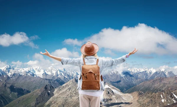 Viajante Paisagem Montanhas Viaje Conceito Vida Ativa Aventura Viagens Região — Fotografia de Stock