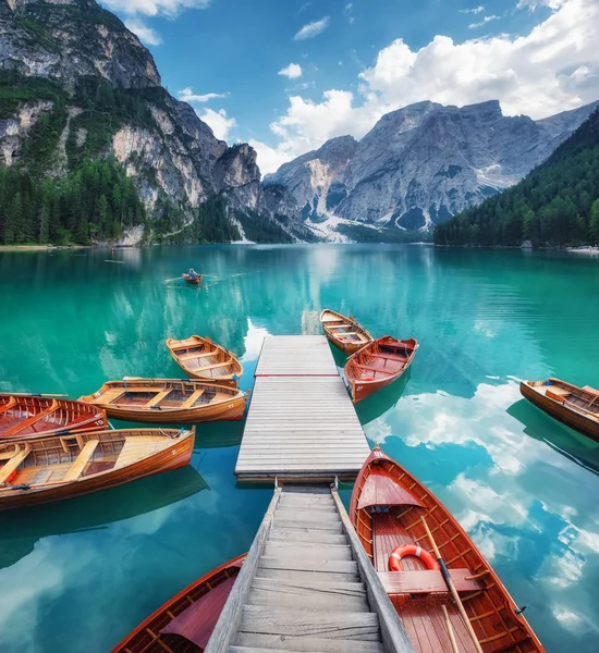 Lago Braers Lake Dolomite Alps Ιταλία Σκάφη Στη Λίμνη Τοπίο — Φωτογραφία Αρχείου