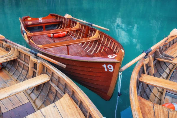 Lago Braers Lake Dolomitské Alpy Itálie Lodě Jezeře Krajina Dolomitských — Stock fotografie