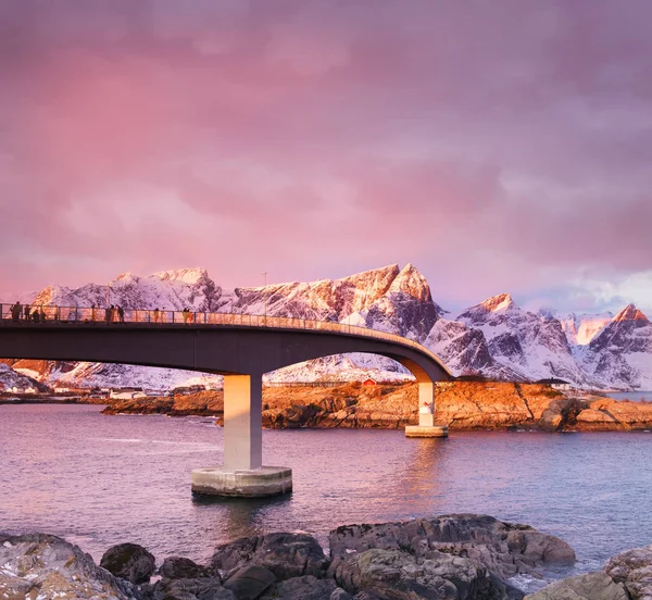 Lofoten Adaları Norveç Köprüde Güzel Doğal Peyzaj Gündoğumu Sırasında Norveç — Stok fotoğraf