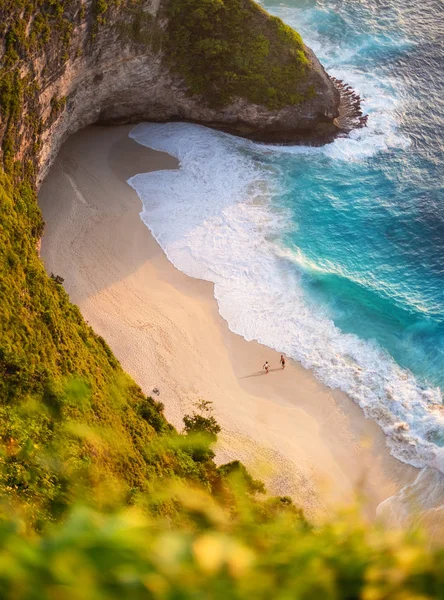 Vista Casal Pessoas Praia Bali Indonésia Férias Aventura Praia Água — Fotografia de Stock