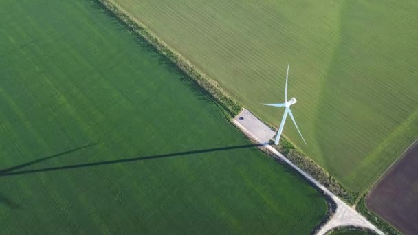 Windkraftanlage Auf Dem Feld Antennenlandschaft Mit Windkraftanlage Konzept Und Idee — Stockvideo