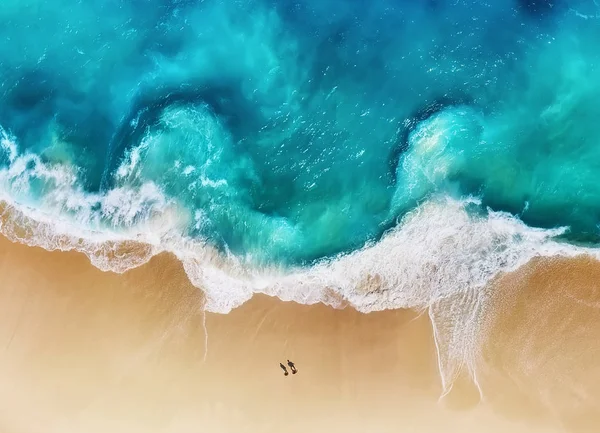 トップビューからの背景としての海岸のパノラマ 上のビューからターコイズ水の背景 空からの夏の海景 ヌサペニダ島 インドネシア ストック写真