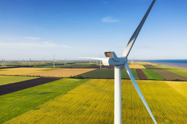 Windkraftanlage Auf Dem Feld Luftaufnahme Aus Der Drohne Konzept Und — Stockfoto