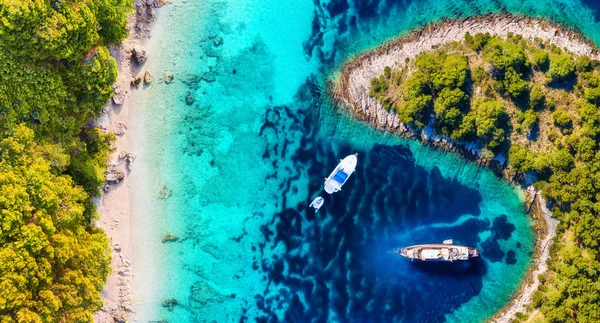 Jachten Het Wateroppervlak Van Top View Turquoise Water Panoramische Achtergrond — Stockfoto