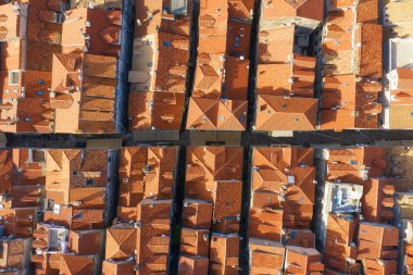 Dudrovnik, Hırvatistan. Eski şehrin havadan görünümü. Tatil ve macera. Eski kale ve evlerde drone en iyi görünümü. Seyahat - resim