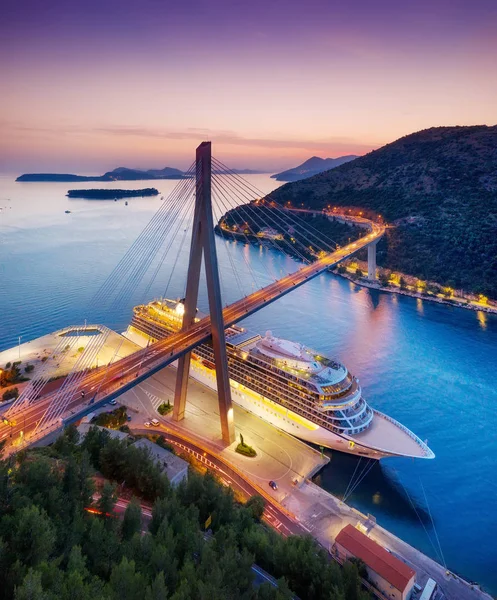 Dubrovnik Kroatië Luchtzicht Het Cruiseschip Bij Zonsondergang Avontuur Reizen Landschap — Stockfoto