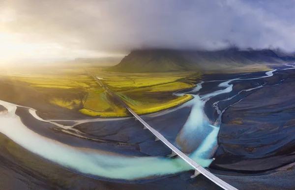 Island Luftaufnahme Von Berg Und Brücke Landschaft Island Bei Sonnenuntergang — Stockfoto