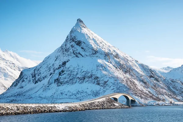 Puente Fredvang Islas Lofoten Noruega Montañas Carretera Paisaje Invierno Puente —  Fotos de Stock