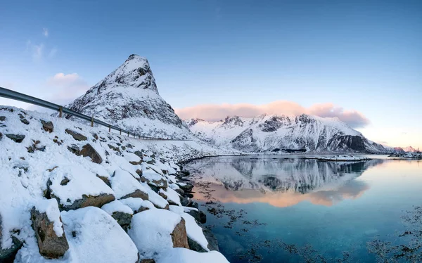 Puente Fredvang Islas Lofoten Noruega Montañas Carretera Paisaje Invierno Puente —  Fotos de Stock