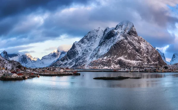 Lofoten Ilha Paisagem Noruega Montanha Pico Baía Oceânica Durante Nascer — Fotografia de Stock