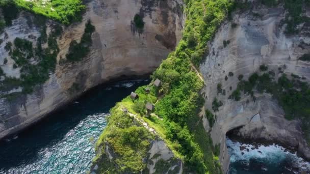 从顶部看海岸作为背景 绿松石水背景从顶部看 夏天空中的海景 巴厘岛 印度尼西亚 — 图库视频影像