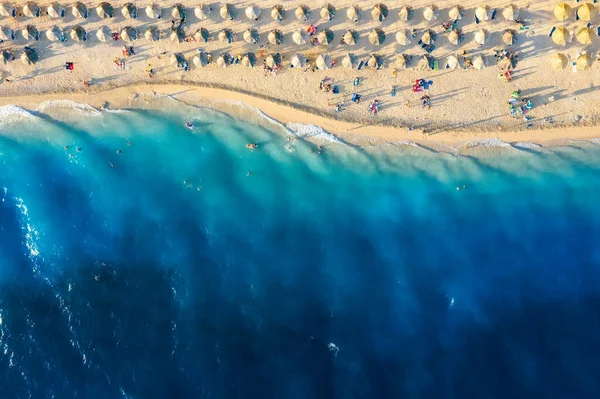Středozemní Moře Letecký Výhled Pláž Lidi Dovolená Dobrodružství Pláž Modrá — Stock fotografie