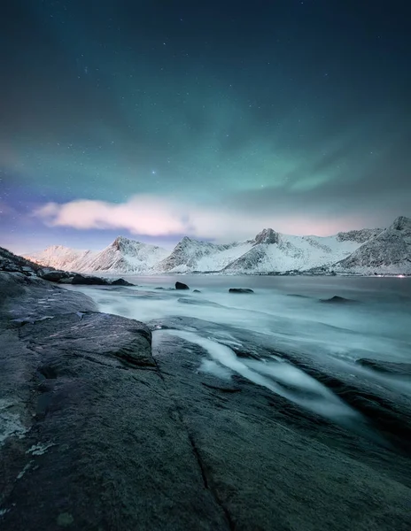Aurora Borealis Острови Сенджа Норвегія Північні Вогні Гори Відбиття Воді — стокове фото