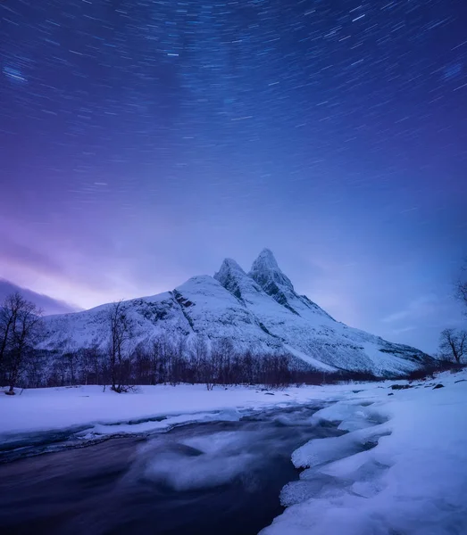 Montagne Cielo Stellato Notturno Isole Senja Norvegia Paesaggio Invernale Con — Foto Stock