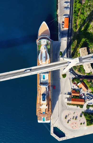 Estrada Trânsito Vista Aérea Sobre Navio Cruzeiro Ponte Porto Aventura — Fotografia de Stock