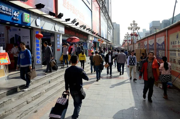 Shenzhen Čína Dubna Seg Slavný Elektronický Trh Huaqiangbei Road Desítky — Stock fotografie