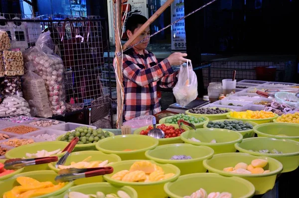 Shenzhen China April Night Market Futian Stalls Snacks Fruits April — Stock Photo, Image
