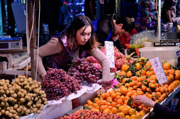 Shenzhen China April Night Market Futian Stall Fruits April 3Rd — Stock Photo, Image