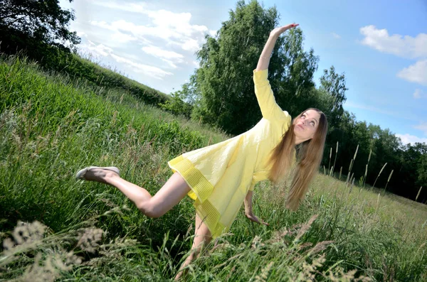 Petite Woman Wearing Yellow Dress Posing Meadow High Grass Tress — Stock Photo, Image