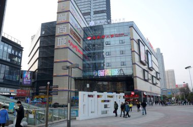 Changzhou, Çin - 15 Nisan: Changzhou şehirde Jiangsu province, şehir merkezi 15 Nisan 2015 tarihinde alışveriş merkezleri ile.