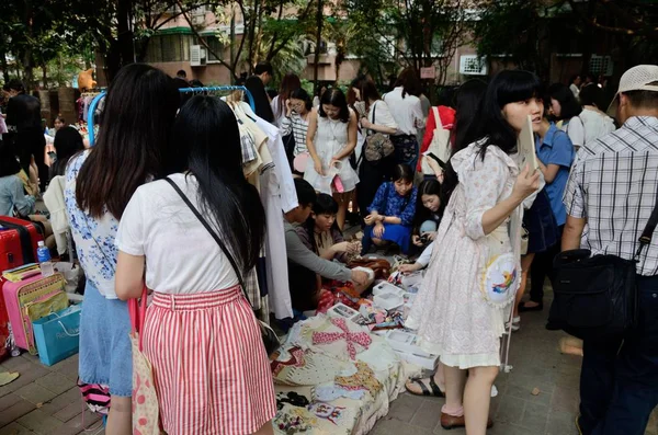 Guangzhou Canton China April Tianhe District Plaatselijke Rommelmarkt Woonwijk Mensen — Stockfoto