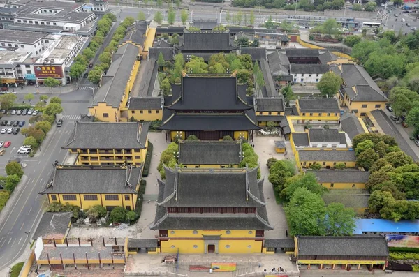 常州市 天寧寺の一番上からの眺め 2015 日の周辺建物の一般的なビュー — ストック写真