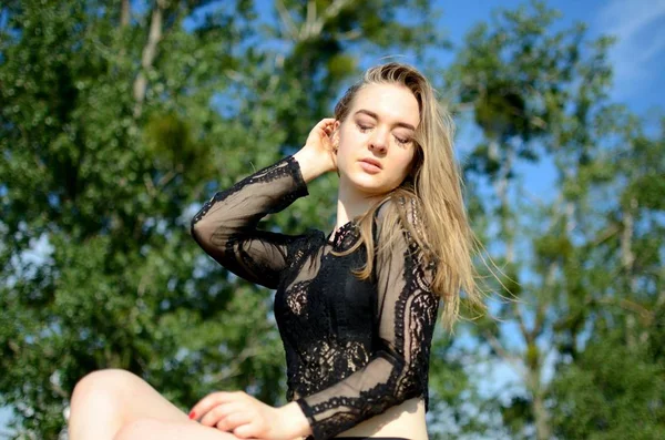 Modelo Feminino Ucrânia Posando Fazenda Polonesa Jovem Mulher Com Top — Fotografia de Stock