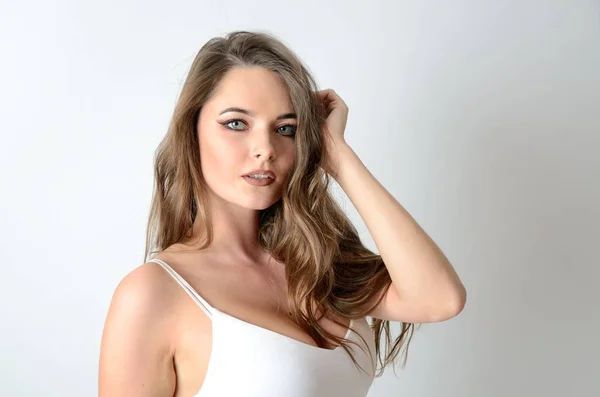 Portret Van Aantrekkelijke Jonge Vrouw Vrouwelijk Model Met Blonde Haren — Stockfoto