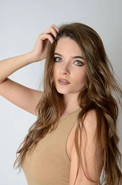 Retrato Una Joven Atractiva Modelo Femenino Con Pelos Rubios Ojos — Foto de Stock