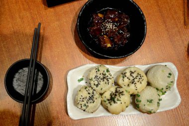 Guangzhou, Çin 'de tipik Çin yemeği. Çin mantısı 