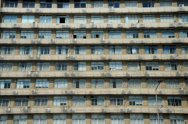 Residential Building Guangzhou China Front Facade Many Windows Air Conditioner — Stock Photo, Image