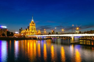 Akşam Moskova Nehri manzarası