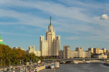 Kotelnicheskaya Embankment üzerinde yüksek katlı görünüm. Moskova