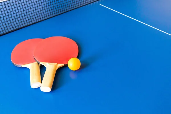 Raqueta pelota red tenis de mesa —  Fotos de Stock