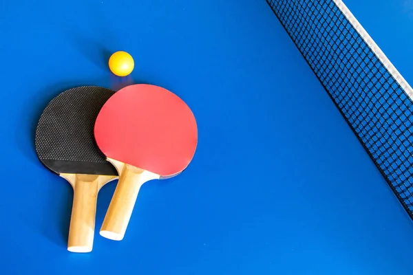 Raqueta pelota red tenis de mesa — Foto de Stock