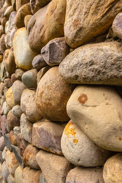 Textured stone wall bright multi-colored stones — 스톡 사진