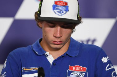 Buriram, Tayland - 6 Ekim 2018: Marco Bezzecchi redoks pruestelgp takım basın toplantısında BK Tayland grand prix 2018 chang Uluslararası pistinde öncesinde 