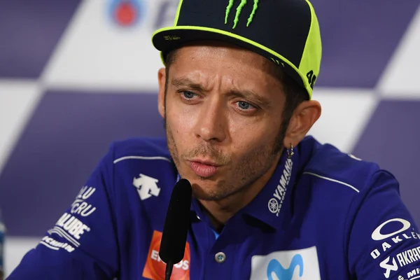 Buriram, Tayland - 6 Ekim 2018: Valentino Rossi Movista yamaha takım basın toplantısı BK Tayland grand prix 2018 chang Uluslararası pistinde öncesinde 