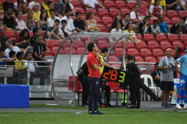 Kallang-Singapur-26Jul2018: Unai Emery Arsenal 'in baş antrenörü ICC2018 sırasında atletico de Madrid' e karşı ulusal stadyum, Singgapur