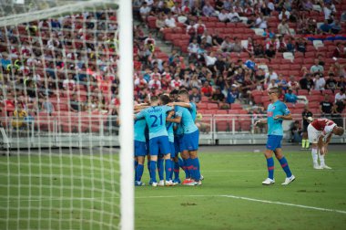 Kallang-Singapur-26Jul2018: Atletico Madrid oyuncusu buz 2018 'de atletico de madrid' e karşı oynadığı maçta atletico de madrid 'de atletico, Singgapur' da attığı gol için tebrik ediyor.